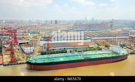 Das neue 308.000 dwt sehr große Crude Carrier (VLCC) "Neue Meister' konstruiert von schiffbauer Nantong Cosco KHI Ship Engineering (NACKS) ist ein Stockfoto