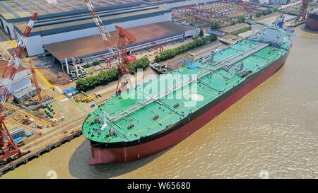 Das neue 308.000 dwt sehr große Crude Carrier (VLCC) "Neue Meister' konstruiert von schiffbauer Nantong Cosco KHI Ship Engineering (NACKS) ist ein Stockfoto