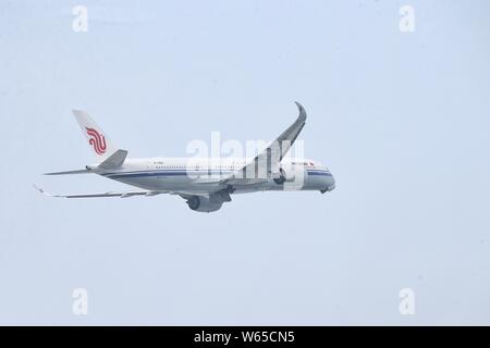 Der erste Airbus A350-900 Flugzeug von Air China in Beijing Capital International Airport in Peking, China, 14. August 2018 stattfindet. Air China Stockfoto