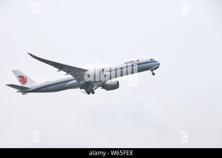 Der erste Airbus A350-900 Flugzeug von Air China in Beijing Capital International Airport in Peking, China, 14. August 2018 stattfindet. Air China Stockfoto