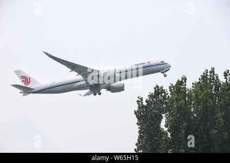 Der erste Airbus A350-900 Flugzeug von Air China in Beijing Capital International Airport in Peking, China, 14. August 2018 stattfindet. Air China Stockfoto