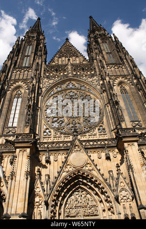 Fassade von Prag, die St. Vitus Kathedrale Stockfoto
