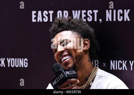 NBA-Star Nick Junge, der den Spitznamen "waggy P', der Golden State Warriors ist während seiner Reise nach China in Shanghai, China, 18. August 2018 befragt. Stockfoto