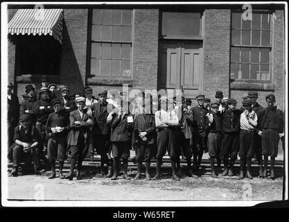 Gruppe vor Indian Orchard Mfg. Co. Jeder in Foto war. Indian Orchard, Mass. Stockfoto