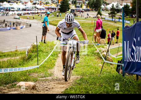 AUGUST 10, 2013 - Mont Sainte Anne, Kanada. Nino Schurter an der UCI Mountainbike Cross Country World Cup. Stockfoto