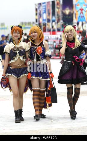 Chinesische cosers in Cosplay Kostüme gekleidet darstellen, während das Beijing International Comics & Animation Festival 2018 in Peking, China, 9. August 2018. Stockfoto