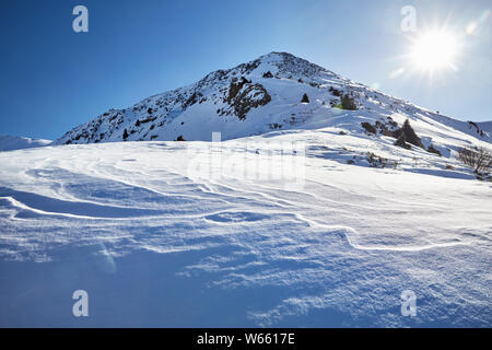 Hohen schneebedeckten Berge Zaili Alatay Furmanovka im Bereich in Almaty, Kasachstan Stockfoto