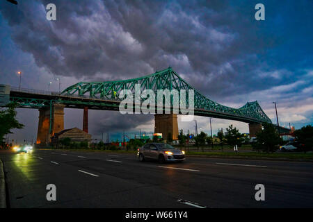 Montreal, Quebec, Kanada, Juli 30,2019. Sturm Wolken über Jacques-Cartier Bridge in Montreal, Quebec, Kanada. Credit: Mario Beauregard/Alamy Nachrichten Stockfoto