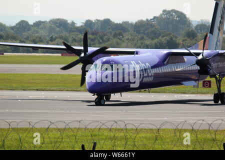 A De Havilland DHC-8 Dash8 Landung am Flughafen Manchester Credit : Mike Clarke / Alamy Stock Photos Stockfoto