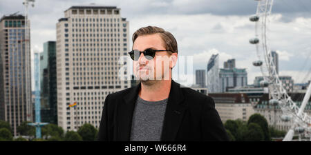 Leonardo DiCaprio an einem Fotoshooting für Einmal ... In Hollywood, im Corinthia Hotel, London statt. Stockfoto