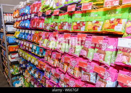 Antrim, Nordirland, Großbritannien. 31.07.2019. Eine neue Marken und Spencers Foodhall wird geöffnet. Stockfoto