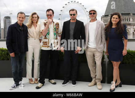 David Heyman, Margot Robbie, Quentin Tarantino, Leonardo DiCaprio, Brad Pitt und Shannon McIntosh an einem Fotoshooting für Einmal ... In Hollywood, im Corinthia Hotel, London statt. Stockfoto