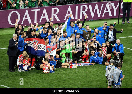 Spieler von Kroatien Feiern nach dem Sieg über England im Halbfinale bei der Fußball-WM 2018 in Moskau, Russland, 11. Juli 2018. Stockfoto