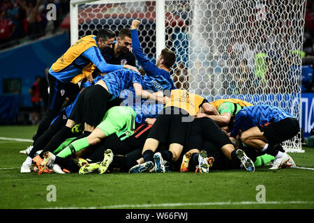 Spieler von Kroatien feiern ihren Sieg gegen Russland in ihrer Viertelfinalegleichen während der FIFA WM 2018 in Sotschi, Russland, 7. Juli 2018. Stockfoto