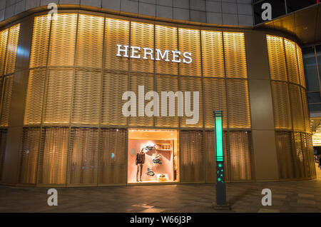 ---- Blick auf eine Boutique von Hermes in Wuhan City, der Provinz Hubei in Zentralchina, 6. Juni 2018. Louis Vuitton wurde zuerst Luxus - waren, Teekocher zu Lowe Stockfoto