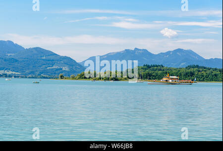 Steamboat am Chiemsee mit Boote, Segelboote, Alpen. Bayern, Bayern, Deutschland Stockfoto