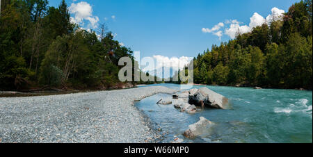 Ein panorama Blick auf den malerischen Rhein in der Nähe von seiner Quelle in den Schweizer Alpen Stockfoto