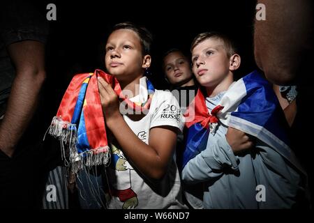 Russischen Fans reagieren, da Sie die viertelfinalegleichen zwischen Russland und Kroatien während der FIFA WM 2018 in Moskau, Russland, 7. Juli 2018. R Stockfoto