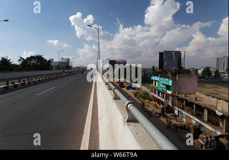 Electronic City ist auf Hosur Road, einer grossen arteriellen Highway von Bengaluru City. Stockfoto