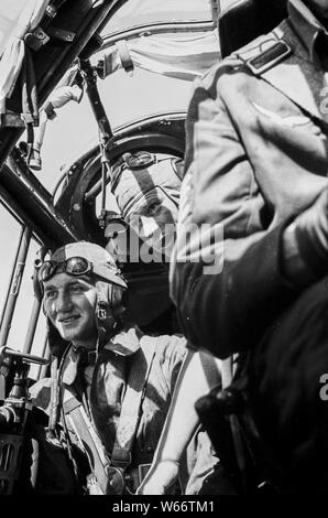 Luftwaffe Crew in einem JU 88 Bomber 1942 während des WK 2 1942 in Russland Stockfoto