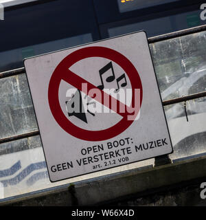 AMSTERDAM, NIEDERLANDE - 01. MAI 2018: Sign Prohibition Load Music Stockfoto