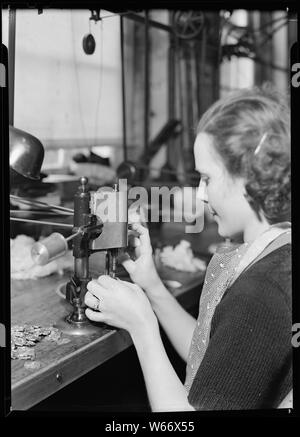 Lancaster, Pennsylvania - Hamilton Watch. Betrieb - Tippen wählen Fuß - einfache Bedienung für das Gewindeschneiden Löcher in Teile. Stockfoto