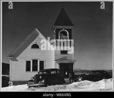 Landaff, Grafton County, New Hampshire. Wie die Stadt Gebäude, landaff's Kirche ziemlich neu ist, ist die. . .; Umfang und Inhalt: Die Bildunterschrift lautet wie folgt: Landaff, Grafton County, New Hampshire. Wie die Stadt Gebäude, landaff's Kirche ziemlich neu ist, ist die ursprüngliche Kirche baufällig und schwer zu heizen, und so wurde abgerissen. In harten Wintern der Kongregation (bestehend aus nur 6 oder 7 Leute, wenn die Straßen schlecht sind) treffen sich in einem Kellerraum. Methodismus begann im Norden um 1800 und wuchs während 3 Generationen. Aber um 1900 das Interesse an der Kirche und auch in der Religion hatte begonnen zu verblassen. Stockfoto