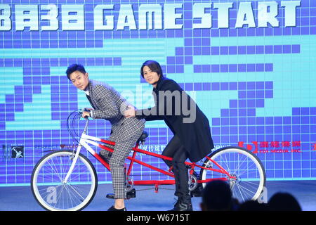 Chinesische Schauspieler und Sänger Han Geng, Links, und japanische Schauspieler und Sänger Tomohisa Yamashita, weithin auch bekannt als Yamapi, besuchen eine Pressekonferenz für Stockfoto