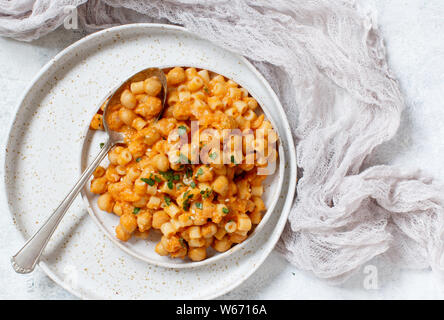 Ditalini Pasta mit Kichererbsen italienisches Rezept Top View Stockfoto