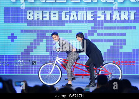 Chinesische Schauspieler und Sänger Han Geng, Links, und japanische Schauspieler und Sänger Tomohisa Yamashita, weithin auch bekannt als Yamapi, besuchen eine Pressekonferenz für Stockfoto