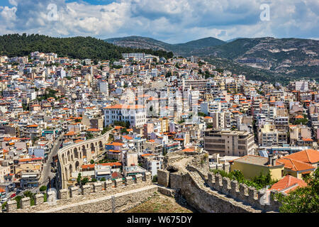 Schöne Stadtbild von Kavala, Blick von der Burg. Kavala ist eine Küstenstadt im Norden Griechenlands, die hat eine reiche Geschichte und so ist es eine sehr beliebte Stockfoto