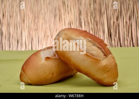Französisches Brot geröstet auf dem Tisch Stockfoto