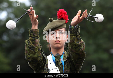 Ein Schauspieler aus während einer Probe der Royal Edinburgh Military Tattoo 2019 in Redford Barracks in Edinburgh. Das Thema in diesem Jahr ist Kaleidoskop und fast 1.200 Darsteller aus aller Welt nehmen daran teil. Stockfoto