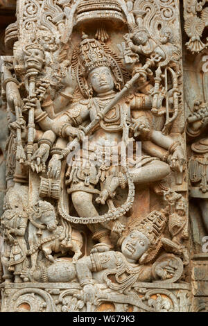 Hoysaleswara Tempel, die auch einfach als die Halebidu Tempel, ist ein aus dem 12. Jahrhundert Hindu Tempel zu Shiva gewidmet. größte Denkmal in Halebidu. Stockfoto