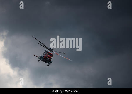 Irish Coast Guard Hubschrauber bei Bray Air Display 2019 in den offenen Himmel. Sikorsky S-92 EIN EI-ICG Stockfoto