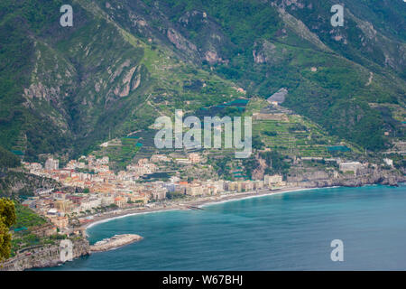 Der Blick von der Terrasse der Unendlichkeit oder Terrazza dell'Infinito, Villa Cimbrone, Ravello, Amalfi Küste von Italien gesehen Stockfoto