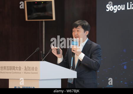 ---- Wang Xiaochuan, CEO der chinesischen Internet Suchmaschine Sogou, spricht im Forum der "Super-vernetzten Zeitalter: Innovation, Intelligenz und Rev. Stockfoto