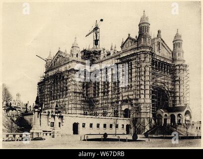 LA BASILIQUE DE SAINTE THÉRÈSE QUI SERA (APRÈS SAINT PIERRE DE ROME ET SAINT PAUL DE LONDRES) LA PLUS VASTE DU MONDE Stockfoto