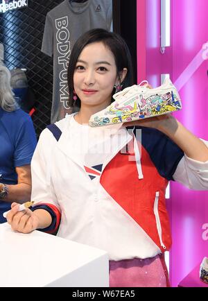 Chinesische Sängerin und Schauspielerin Victoria Song oder Song Qian besucht eine Werbeveranstaltung für "Reebok" in Shanghai, China, 8. Juli 2018. Stockfoto