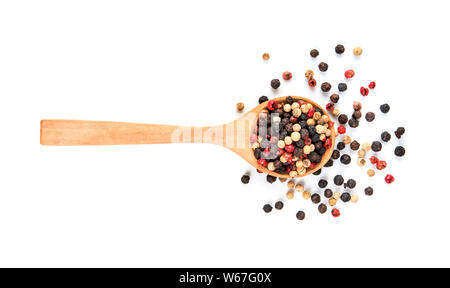 Paprika gemischt in Holz Löffel auf weißem Hintergrund Stockfoto