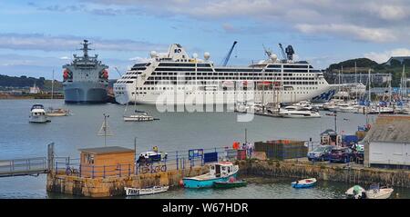 Pacific Princess, Princess Cruises, segelte in Falmouth kurz nach 8.30 Uhr, Docking an der Grafschaft Wharf, in Cornwall, Großbritannien. Stockfoto