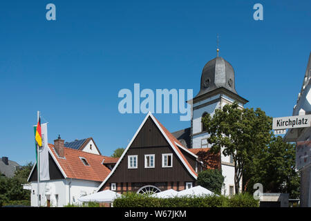 Deutschland, Nordrhein-Westfalen, Kreis Gütersloh, Verl, katholische Pfarrkirche St. Anna Stockfoto