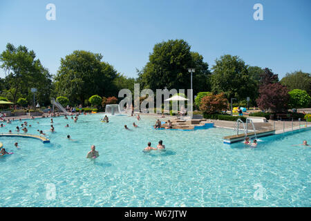 Deutschland, Nordrhein-Westfalen, Kreis Gütersloh, Verl, Freibad Stockfoto