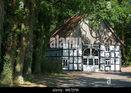 Deutschland, Nordrhein-Westfalen, Kreis Gütersloh, Verl, bunten Mühle am Ölbach Stockfoto