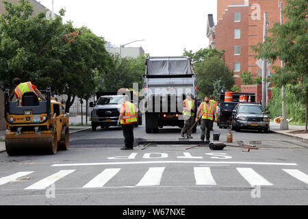 Verlangsamt das schnellfahren Autofahrer in der Schule Zone, New York, USA Stockfoto