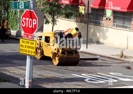 Verlangsamt das schnellfahren Autofahrer in der Schule Zone, New York, USA Stockfoto