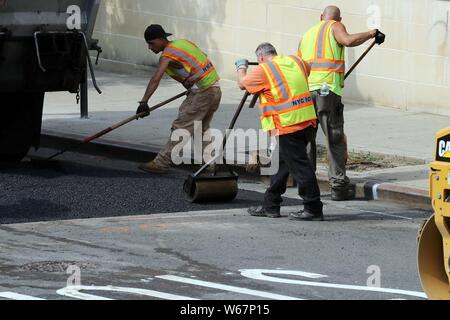 Verlangsamt das schnellfahren Autofahrer in der Schule Zone, New York, USA Stockfoto