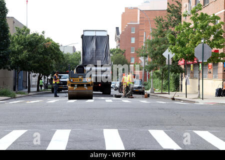 Verlangsamt das schnellfahren Autofahrer in der Schule Zone, New York, USA Stockfoto