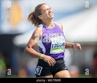 Greensboro, North Carolina, USA. 29. Juli, 2019. Talitha Brent von Xtreme Kraft Titel Club konkurriert in der Frauen 400 Meter Hürden 17-18 Jahre alt Einleitung während der 2019 AAU Junior Olympic Games bei BB&T Stadium in Greensboro, North Carolina. Prentice C. James/CSM/Alamy leben Nachrichten Stockfoto