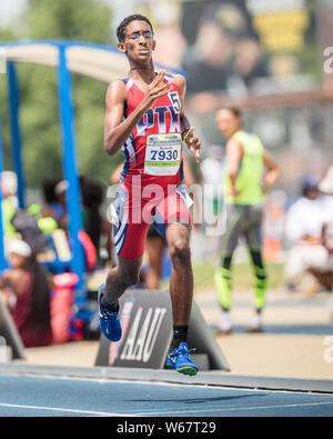 Greensboro, North Carolina, USA. 29. Juli, 2019. Noah Haileab von Pearland Track Xpress konkurriert in der Jungen 800 Meter laufen 15-16 Jahre alt Einleitung während der 2019 AAU Junior Olympic Games bei BB&T Stadium in Greensboro, North Carolina. Prentice C. James/CSM/Alamy leben Nachrichten Stockfoto